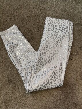Fabletics silver/white leopard leggings